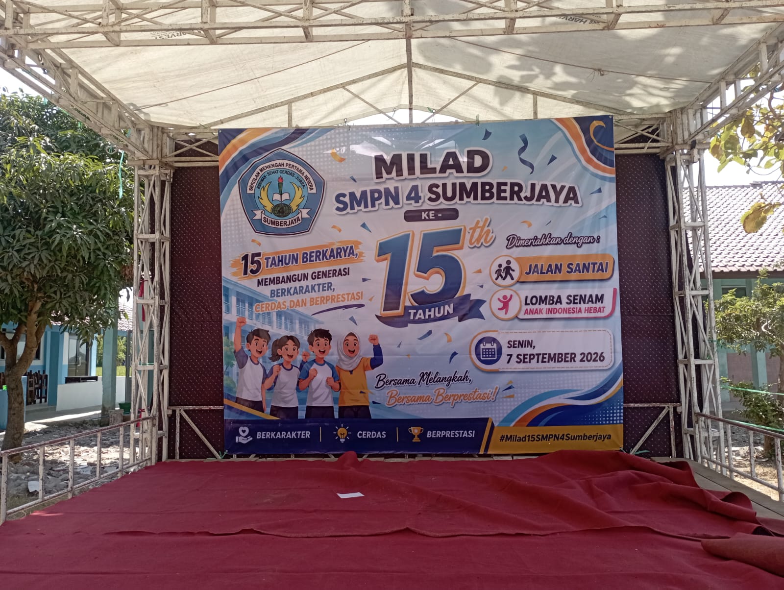 Meski Hari Libur, Warga Sekolah Kompak Persiapkan Puncak Harlah SMPN 4 Sumberjaya Satap